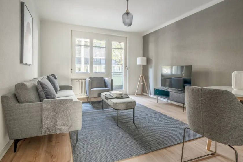 Mod Wiedikon 2.5 Room w/ Storage & W/D, 1 min to Market, by Blueground - Image 1