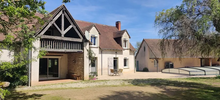 Country house with heated pool - Image 1