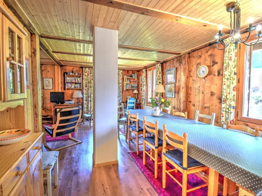 Chalet rénové à Morzine avec 5 chambres, parking et WIFI - Image 1