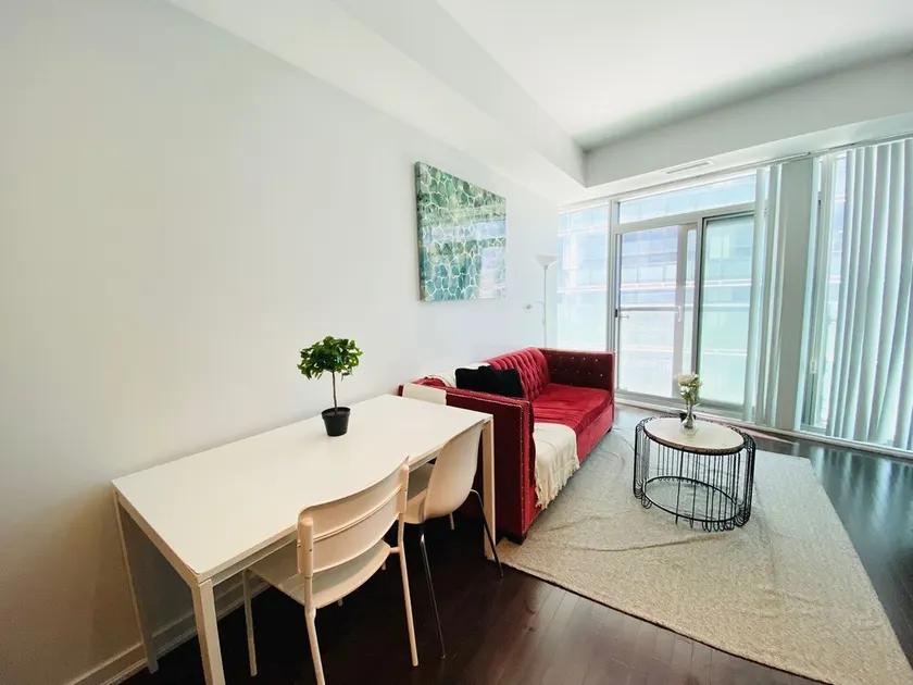 Sweet and Cozy 1 Bedroom in the heart of Downtown - Image 1