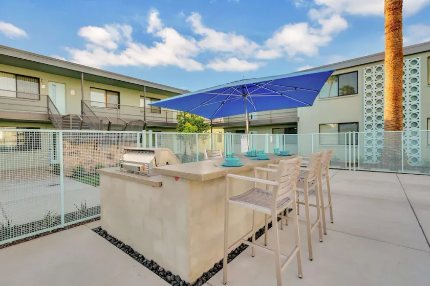 Pool front Condo, steps from memorable Old Town. - Image 1