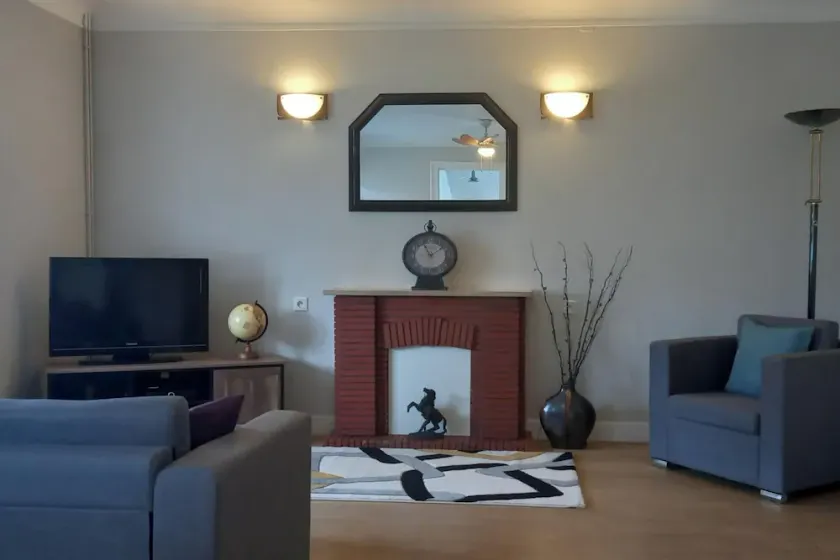 3-Bed House - Sleeps 6 - Garden Balcony Parking - Image 1