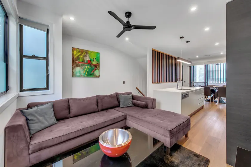 Modern, chic 3BR townhouse in luxury complex, top location, free wifi - Image 1
