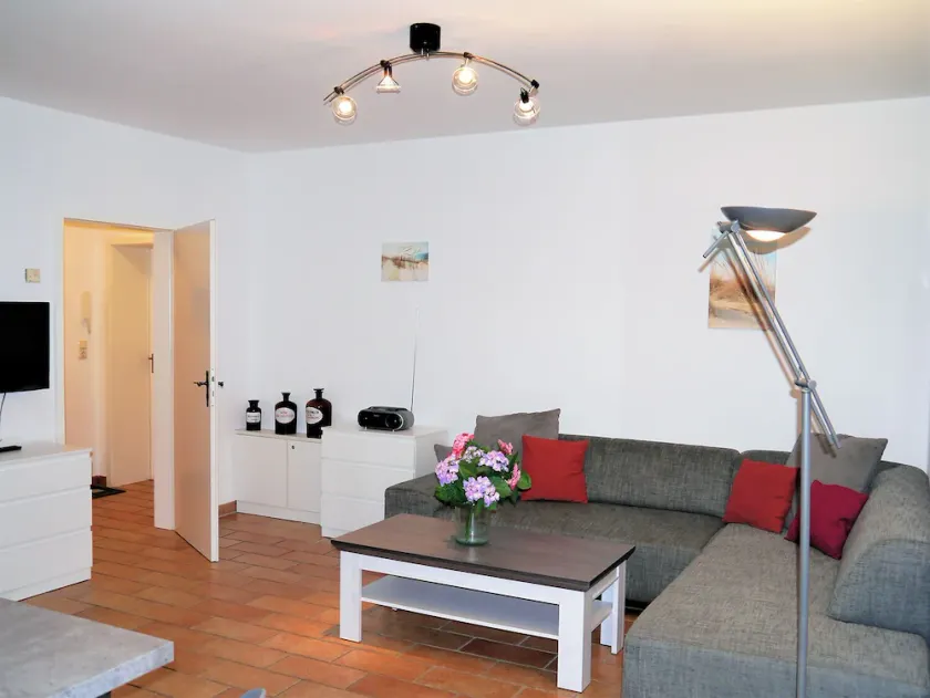 Floresta e Praia Perto do Apartamento com Terraço, são Permitidos Animais - Image 1