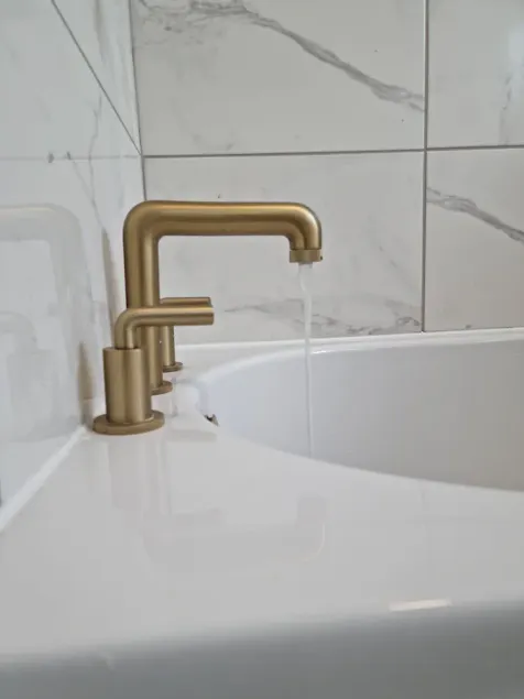 Beautiful 3 Bed Apartment in Central Location - 2mins from Station - Image 1