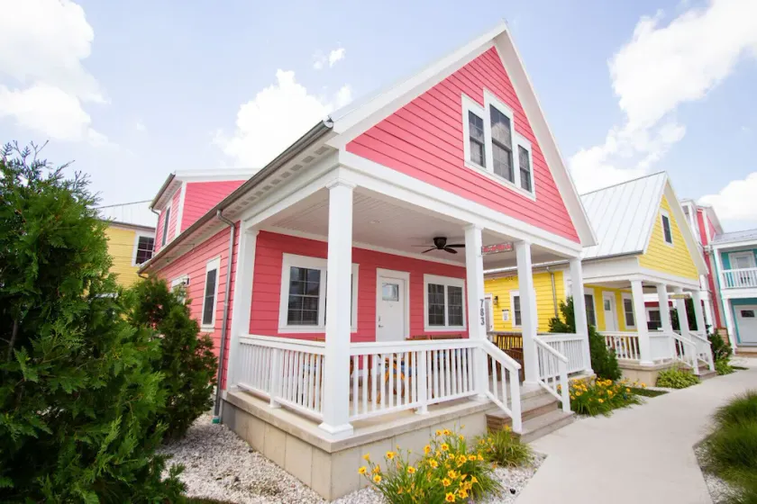 The Captain - 3 Bed/1 Loft Lakeside Cottage! - Image 1