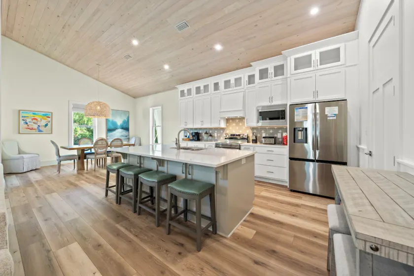 Luxury 4BR Across street from beach New Hot Tub! - Image 1