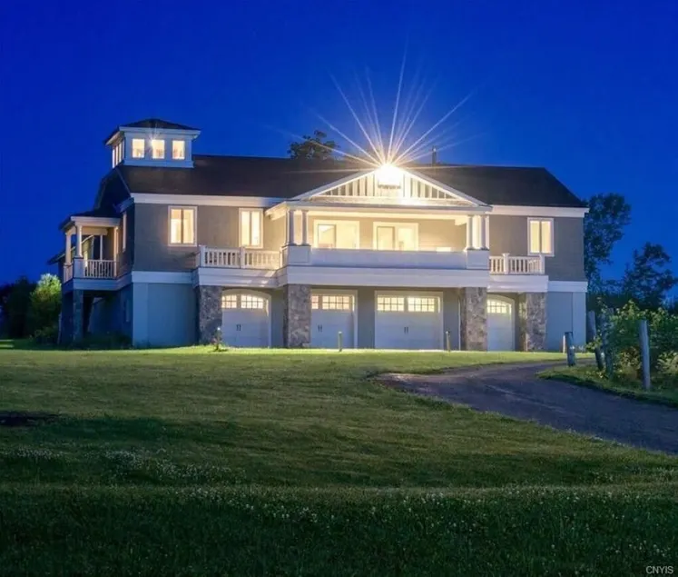 Large Lakefront Vineyard Home with Hot Tub - Image 1