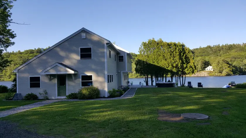 Wonderful Camden Home on a peaceful pond, mountain views, a beautiful setting - Image 1