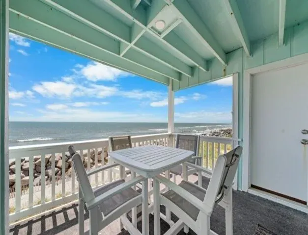 A Beach Dream 1 Bedroom Condo by RedAwning - Image 1