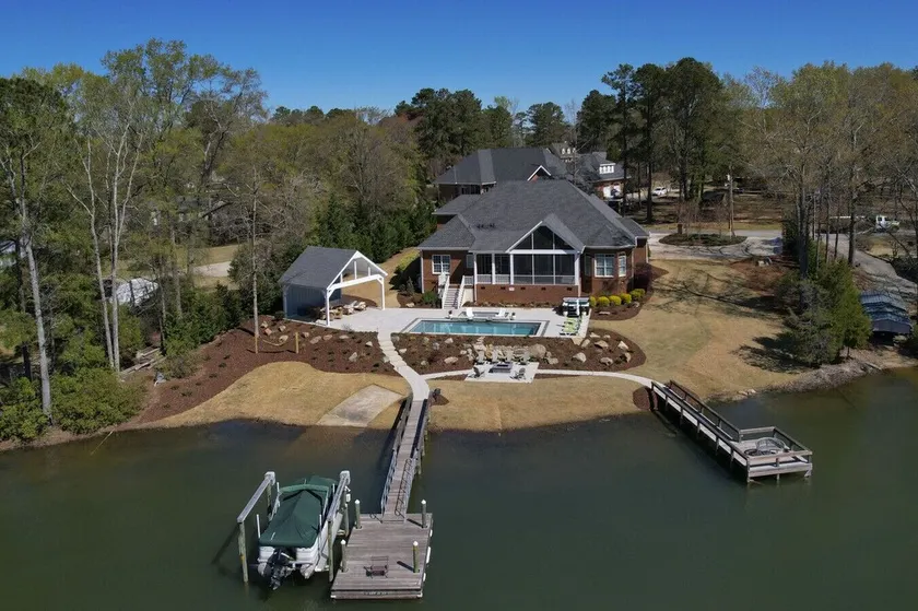 Luxury Escape by the Lake - Image 1