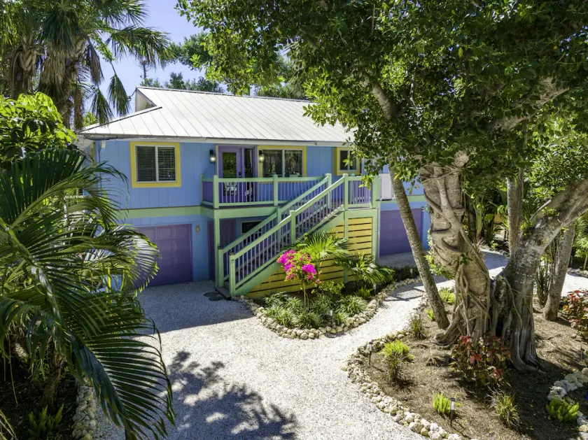 A Colorful Captiva Vacation Rental - FREE DOLPHIN TO CRUISE - Image 1