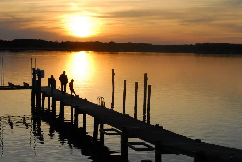Friedliches Haus am Wasser auf 3 Morgen (Pier + Blick nach Westen mit wunderschönen Sonnenuntergängen) - Image 1