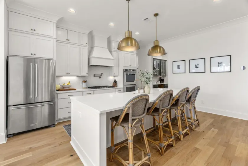 Gorgeous Spacious Home close to Campus Perfect for Groups! King Bed 65” Smart Tv - Image 1