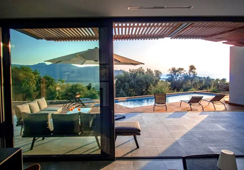 NEW // Contemporary villa - large terrace - heated swimming pool - Image 1