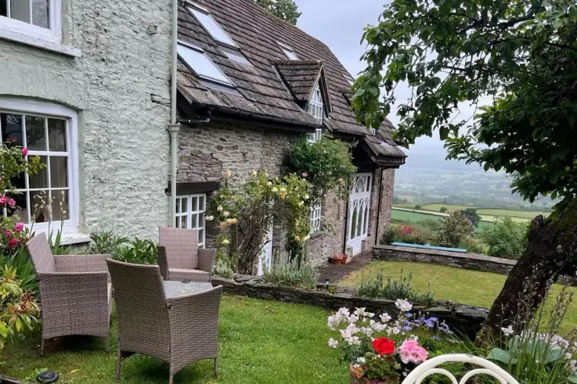 The Hillis Farmhouse - 6 Bed - Sleeps 11 - Pets - Image 1