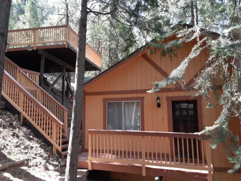 Beautiful cabin 2 story with 2 decks, near Lake Gregory, Lake Arrowhead.  - Image 1
