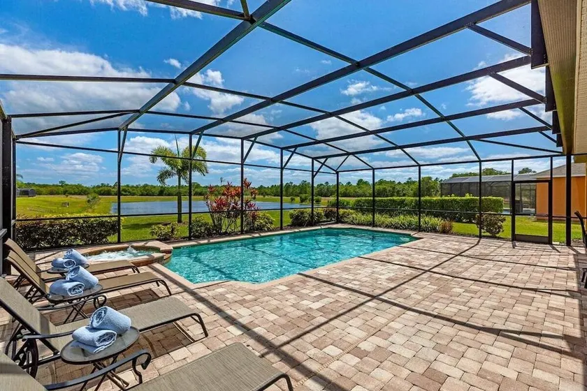 535 -Villa Belvedere, A Stunning, Spacious 5 Bed Lake View Home with Pool and Spa - Image 1