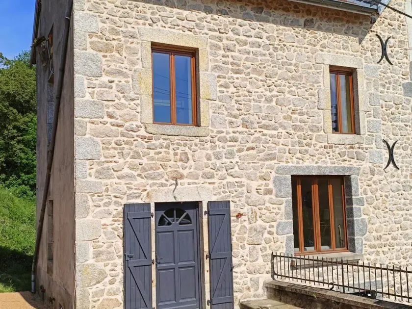 Gîte familial à La Chabanne avec activités nature - Image 1