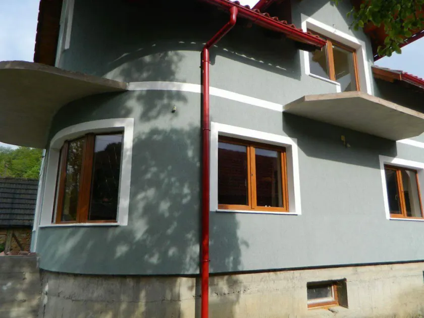 Privat hus beliggende i udkanten af ​​Intosura Buzaului - Image 1