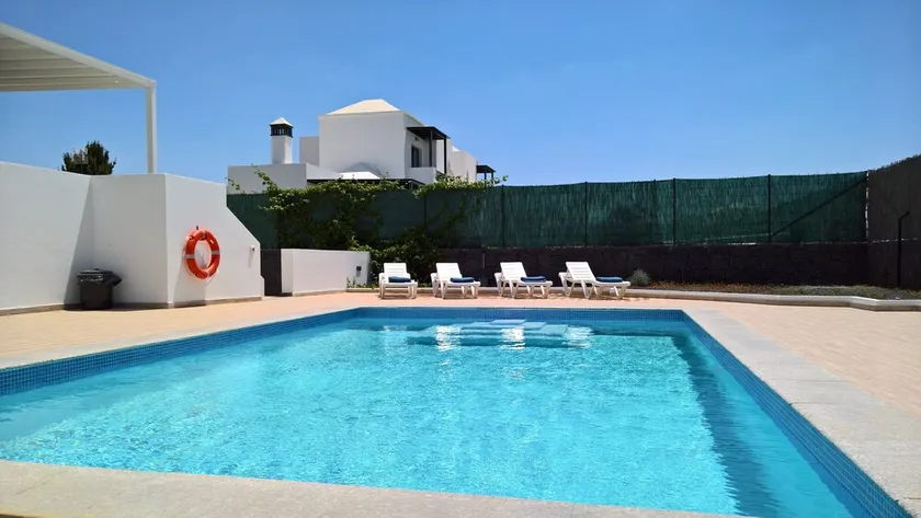 Fantastic 2 bed  2 bath villa with heated pool near town center. - Image 1