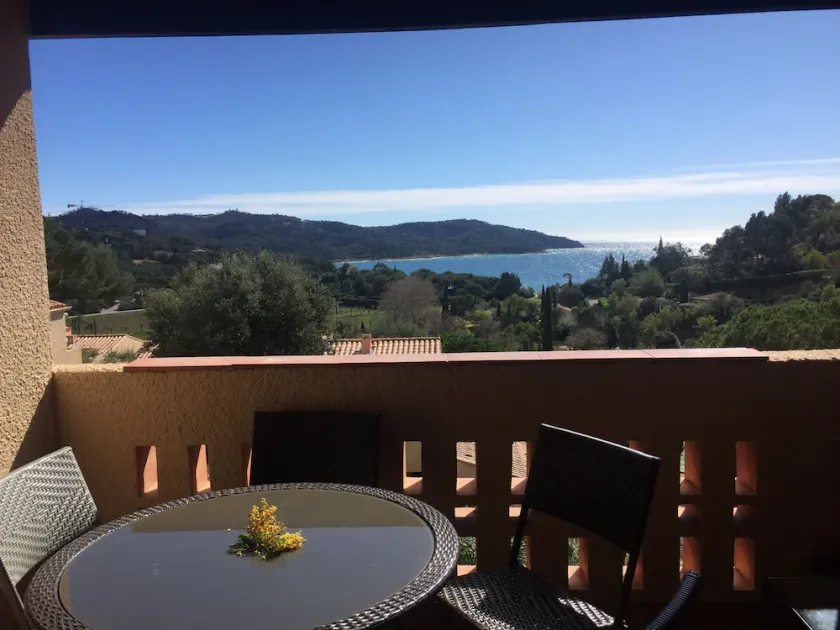 Presqu'ile de Saint Tropez Appt DUPLEX 7 couchages vue mer piscine, 300m plage - Image 1