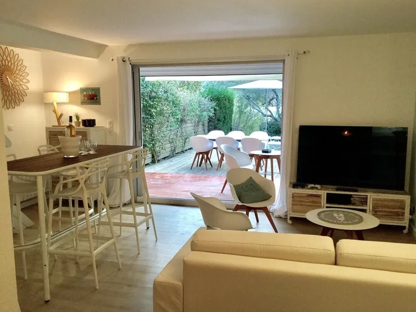 House for 2 to 6 adults near Place des Lices and beach, swimming pool, 2 parking spaces - Image 1