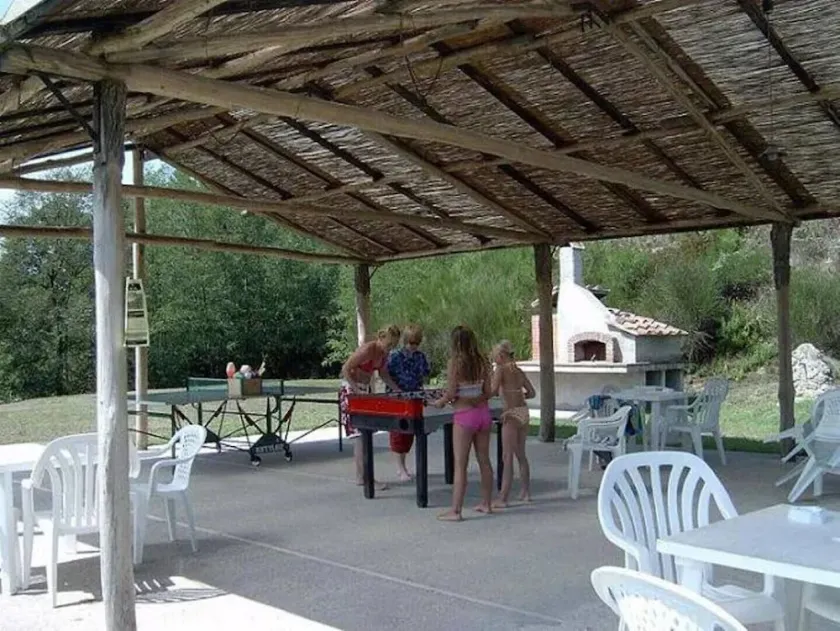 Apartment with 2 bedrooms, 1 bathroom, and a terrace with patio furniture and a barbecue - Image 1