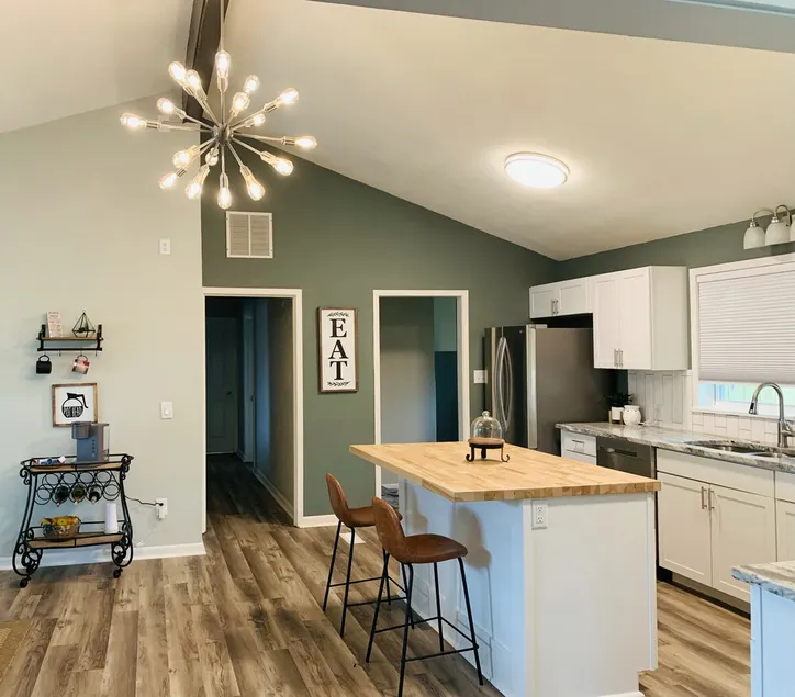 New Listing! Close to everything! - Image 1