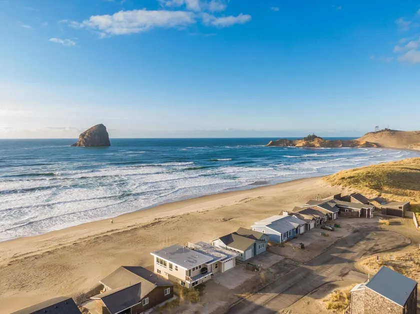 Catoor-Modern lux oceanfront, rooftop deck - Image 1