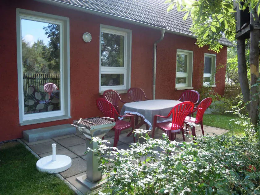 Apartment 2, 2 bedrooms with double bed, 2 extra beds (1 x bedroom, 1 x living area). - Image 1