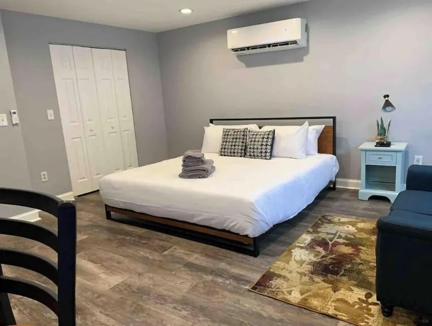 ✪King Bed Studio✪ in Suburbs -Perfect Long Term Stay - Image 1