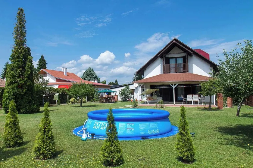 Feriehus med udendørs pool og stor have - Image 1