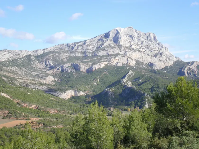 Villa in the heart of the Aix countryside. - Image 1