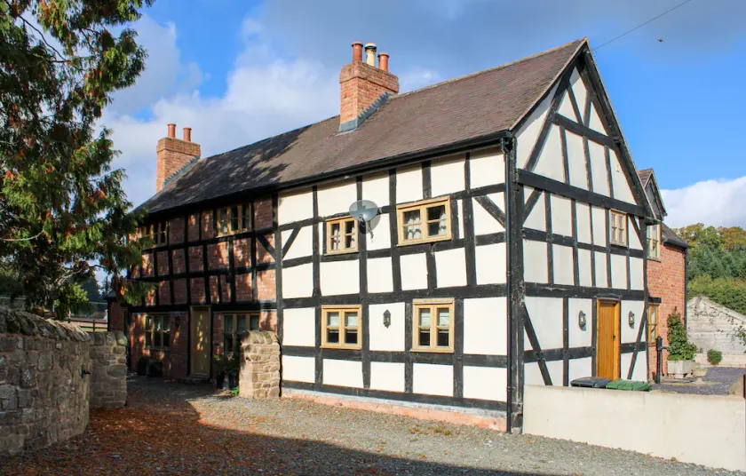 Dog and Family-Friendly Self-Catering Farmhouse on Working Farm - Image 1