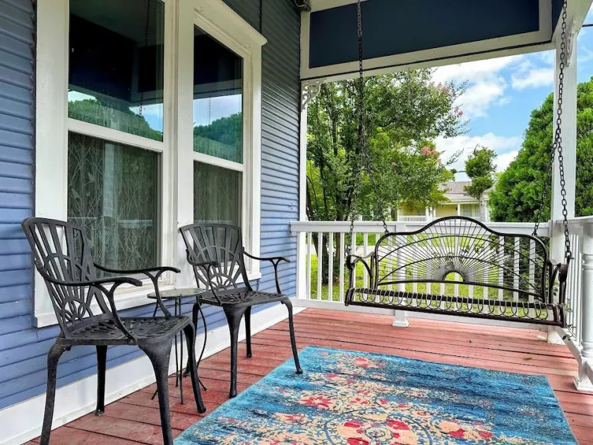 Blueberry Bungalow - Locally Run! Enjoy our PS5! - Image 1