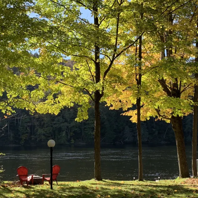 Fredlig Adirondack Waterfront - Image 1