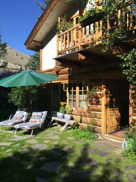 Style européen maison sur la rivière avec des sources chaudes naturelles - Image 1