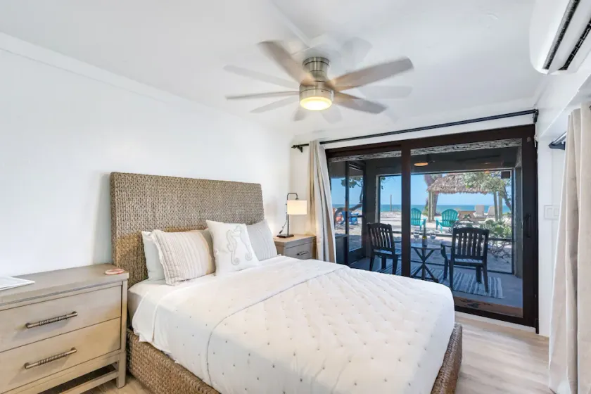 Gulf Views - No Stairs - Directly “On the Beach” - Jensen's \"On the Gulf\" - Cozy Suite 1 - Image 1
