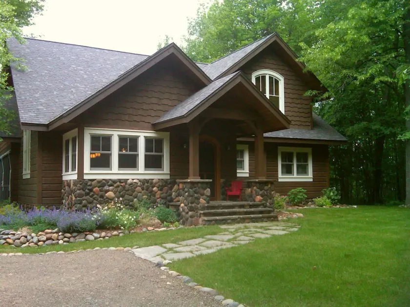 Geschichtenbuch Vintage Northwoods Lodge voller Charme und Komfort - Image 1