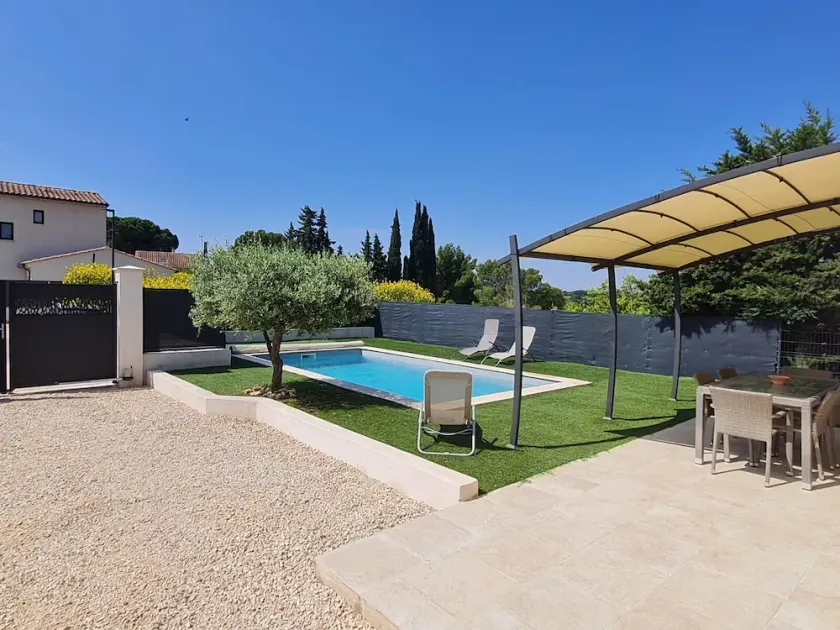 Quiet villa with private pool and air conditioning between Avignon and Luberon - Image 1