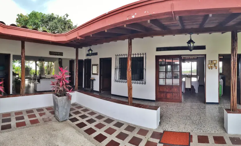 Casa de recreo para 25 con hermoso paisaje, Eje Cafetero Colombia. - Image 1