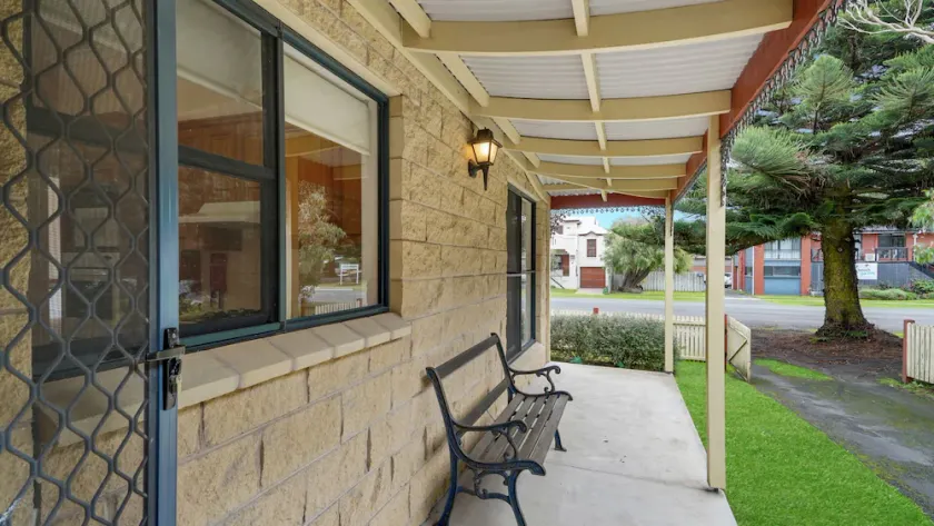 An East Beach property without the East Beach price tag. - Image 1