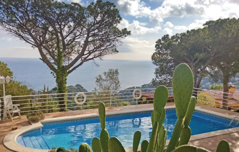 Cozy home in Blanes with private swimming pool, can be inside or outside - Image 1