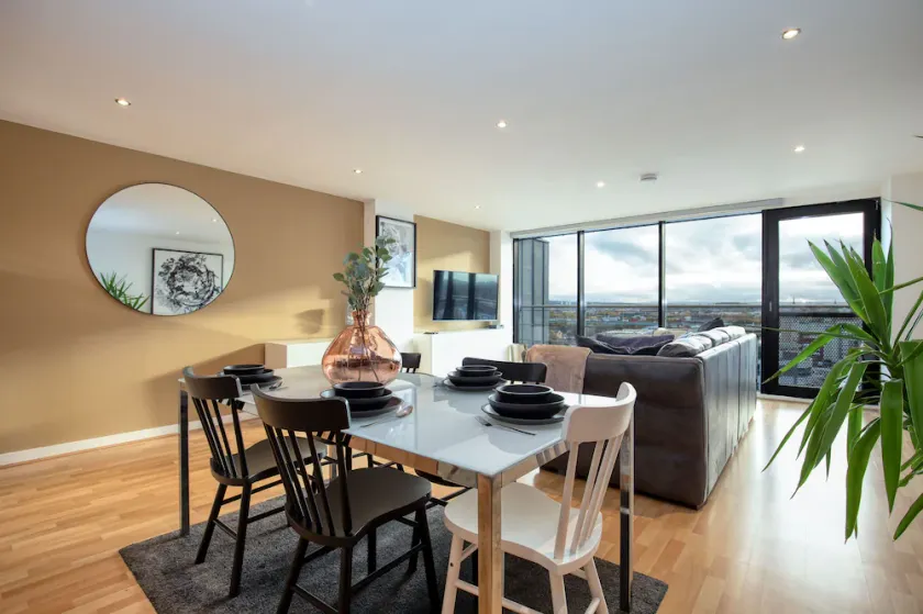 River View Height Apartment with Parking - Image 1