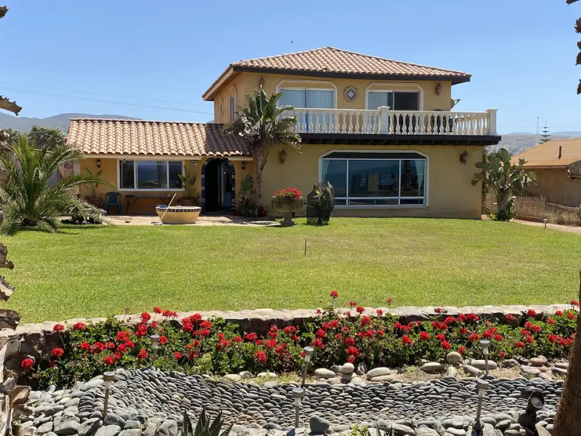 Beach Front House, Bajas getaway - Image 1