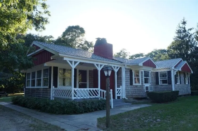 Amazing bay side ranch! Central Air-conditioning! 1/2 mile walk to beach!! - Image 1