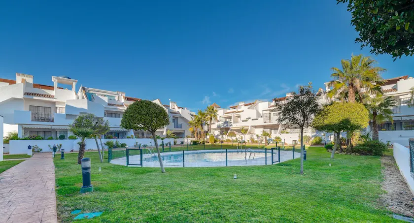 Apartamento en Urbanización Hacienda Golf Islantilla - Image 1
