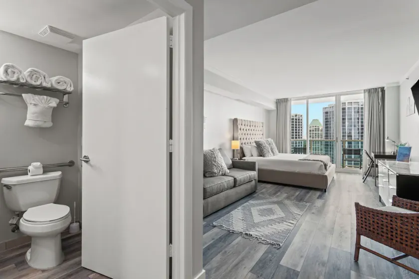 Newly Remodeled Studio at Miami Hotel - Parking included - Image 1