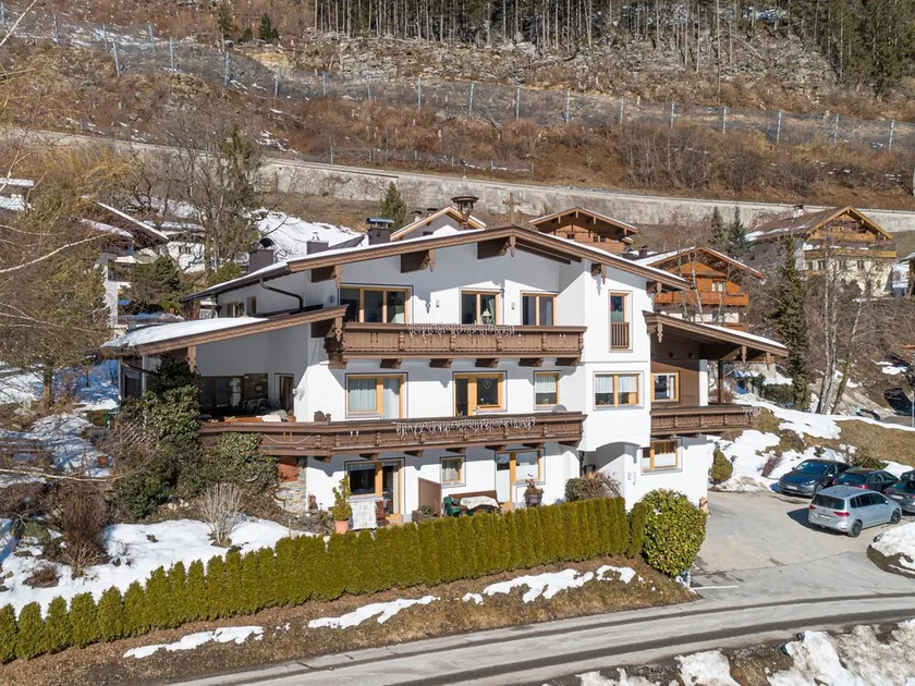 Beautiful holiday home close to the ski resort - Image 1